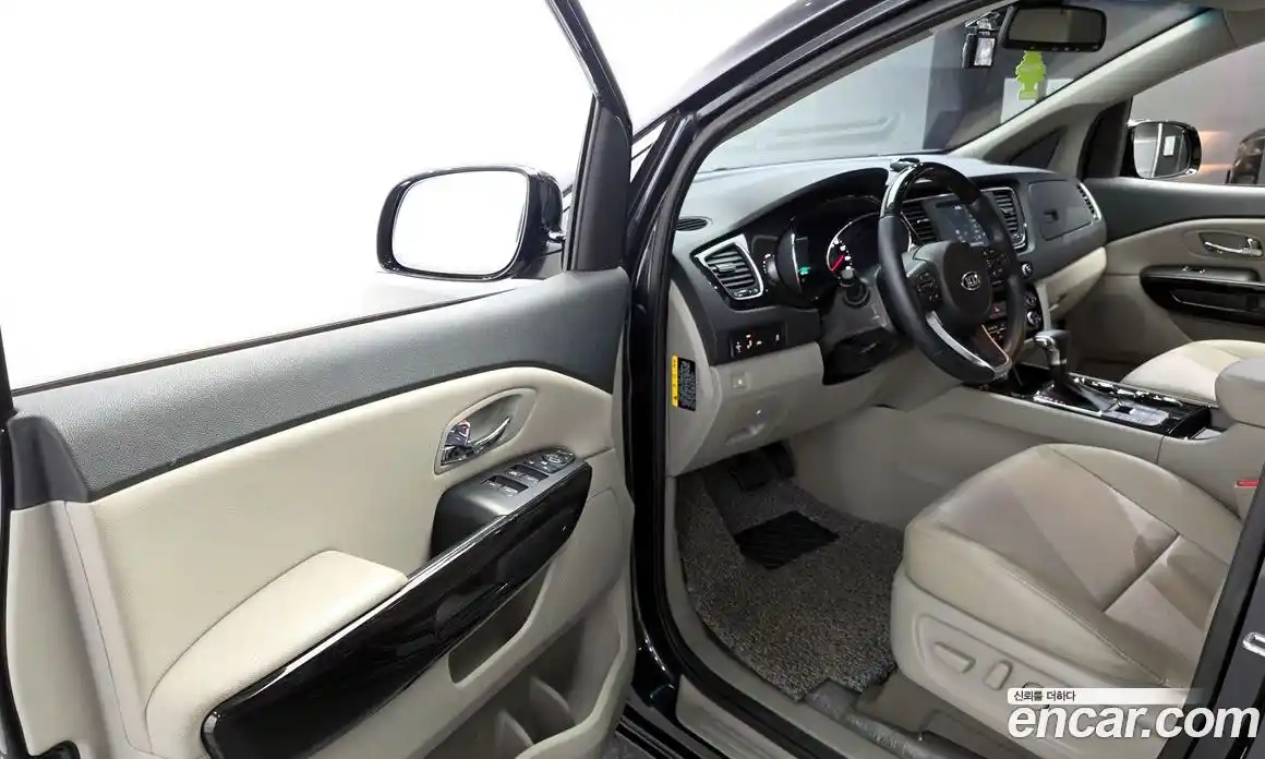 Kia Carnival 2019 2.2 автомат (гидро), фото 11