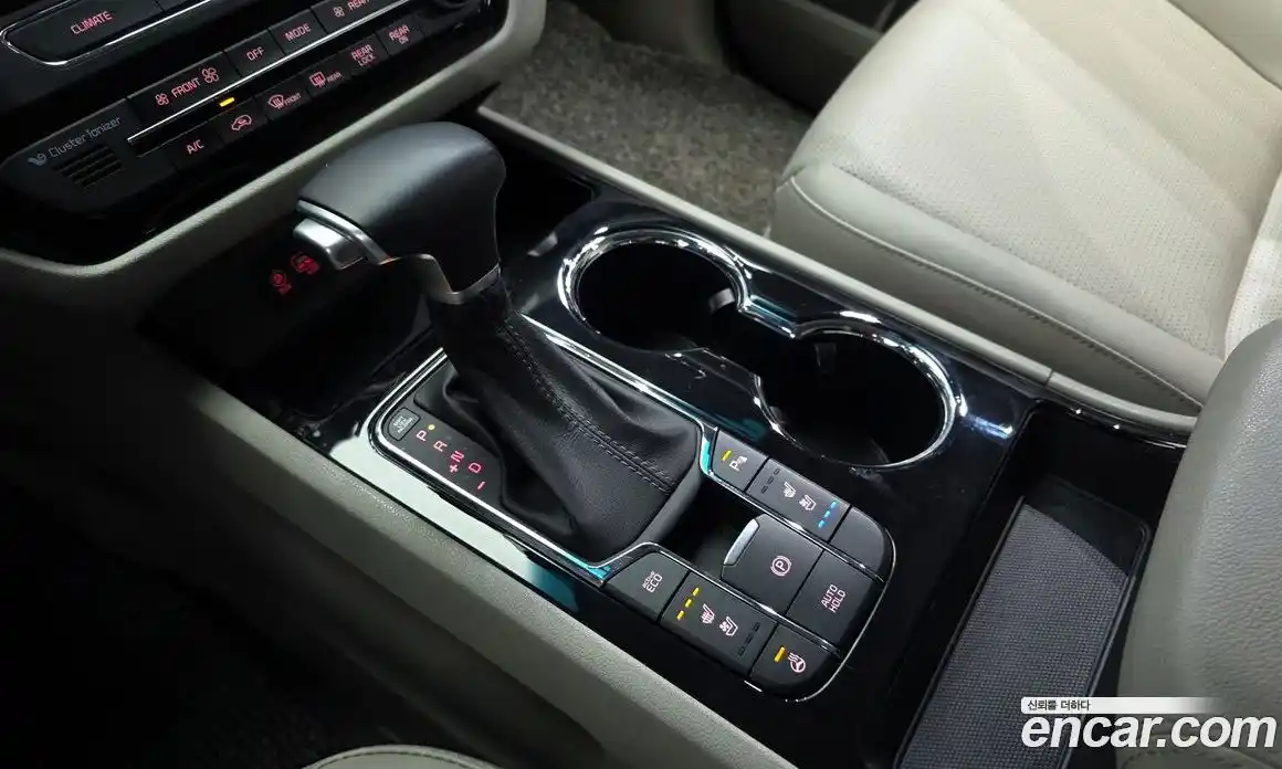 Kia Carnival 2019 2.2 автомат (гидро), фото 9