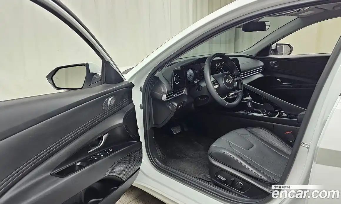 Hyundai Avante 2024 1.6 автомат (гидро), фото 10