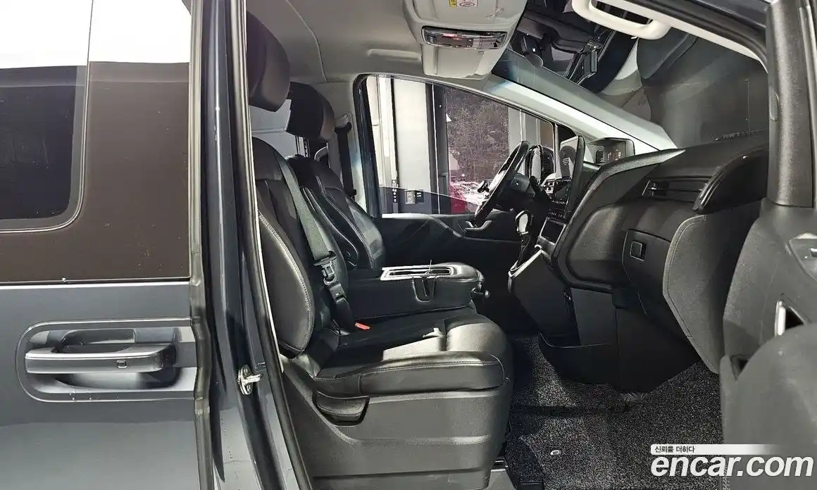 Hyundai Staria 2023 2.2 гидро, фото 16