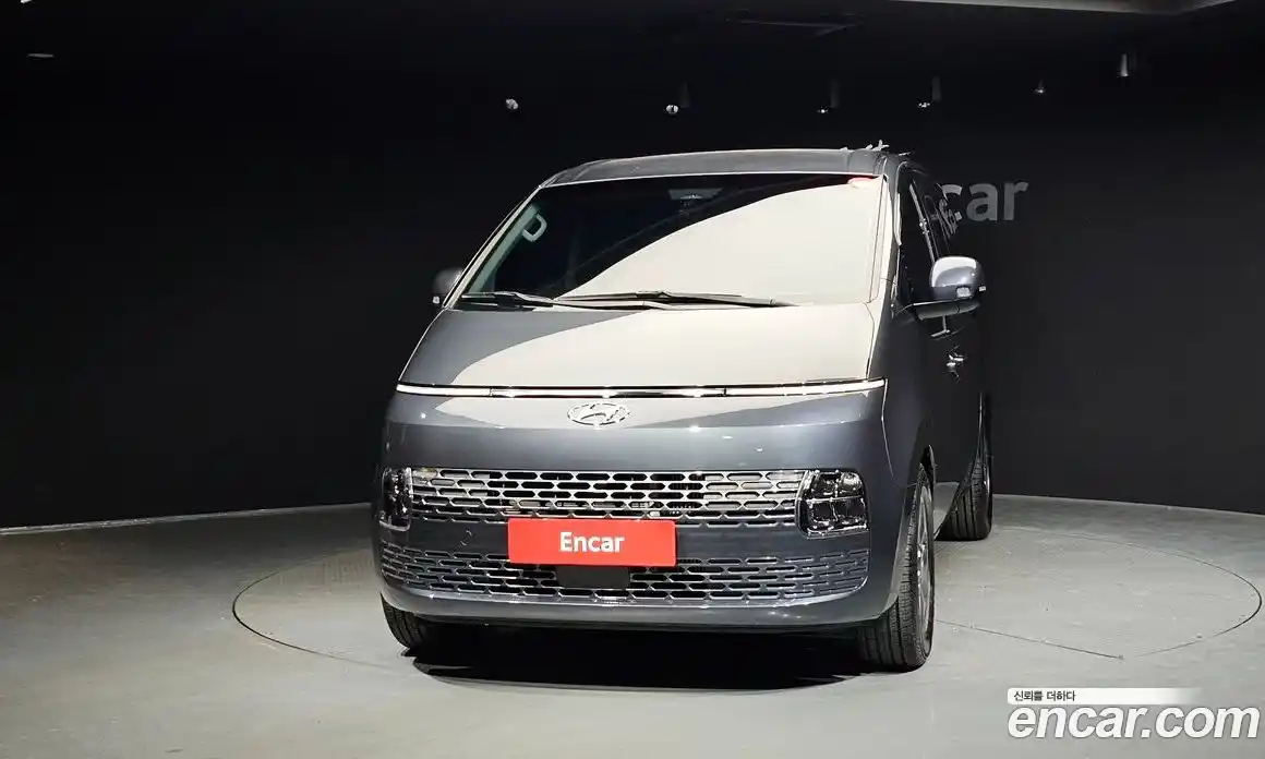 Hyundai Staria 2023 2.2 гидро, фото 3