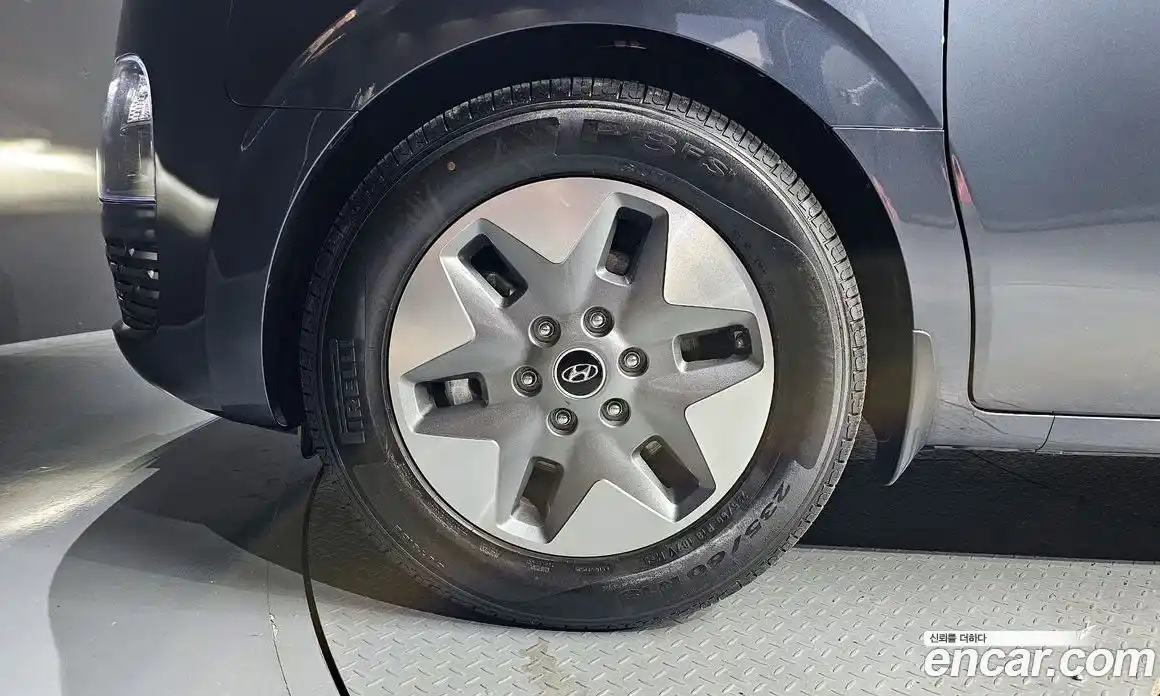 Hyundai Staria 2023 2.2 гидро, фото 5