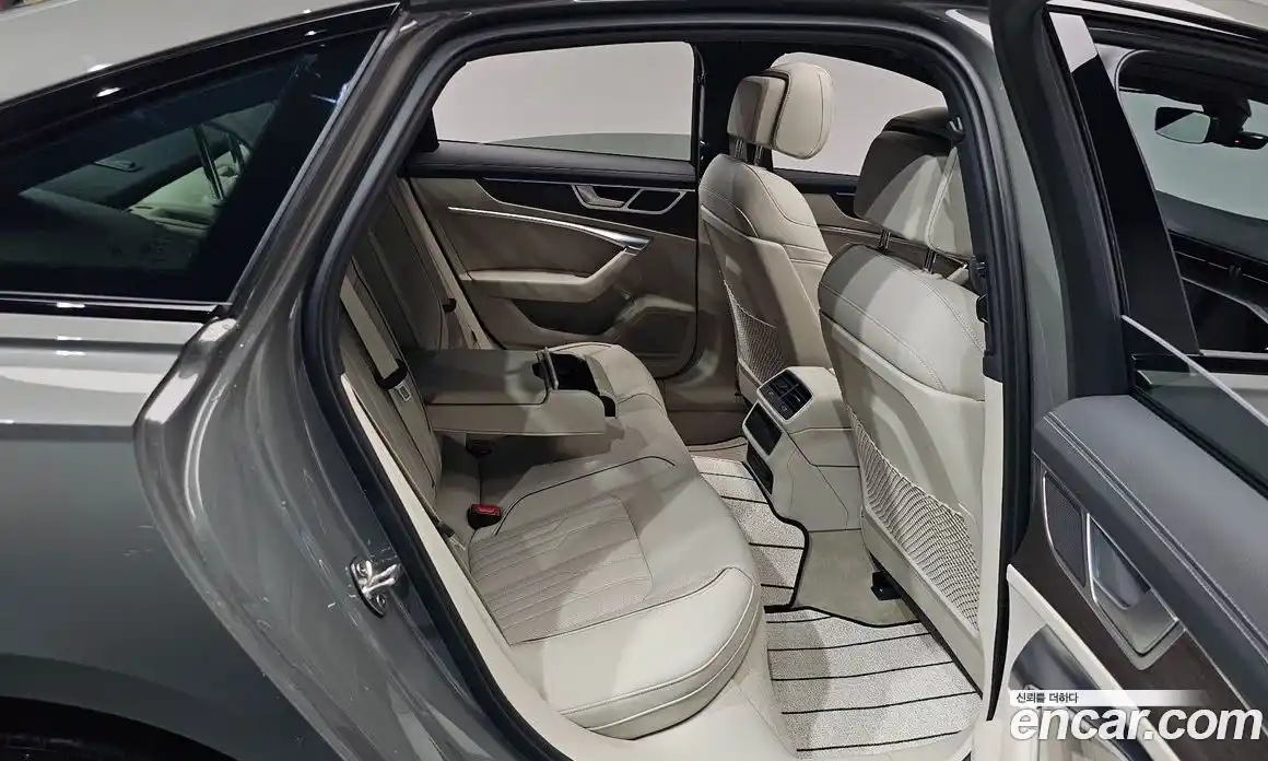 Audi A6 2025 2.0 автомат (гидро), фото 17