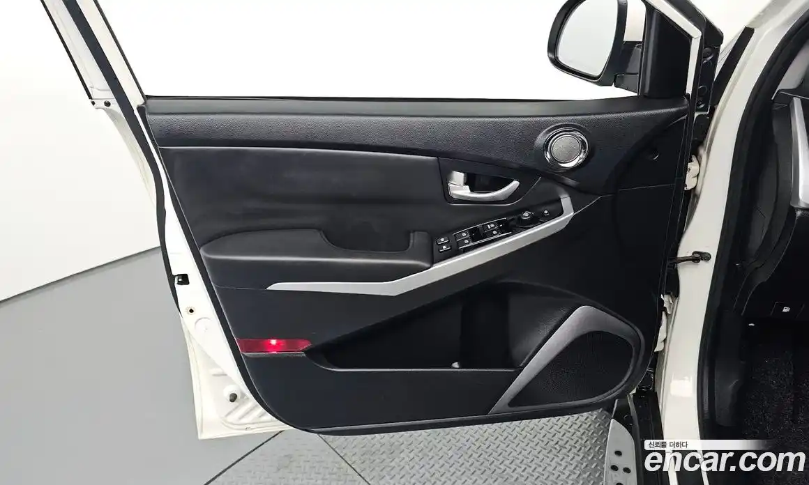 SsangYong Korando 2016 2.2 автомат (гидро), фото 14
