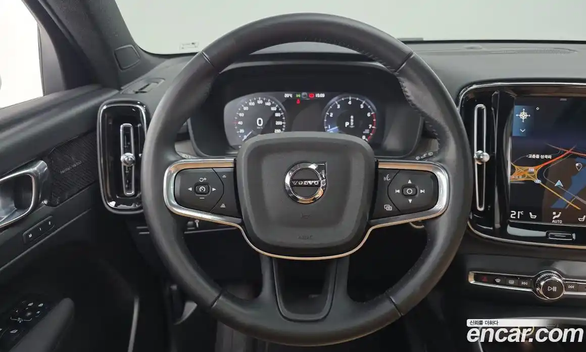 Volvo XC40 2021 2.0 автомат (гидро), фото 21