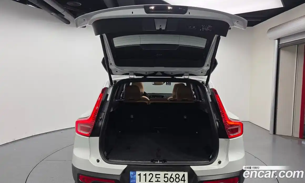 Volvo XC40 2021 2.0 автомат (гидро), фото 26