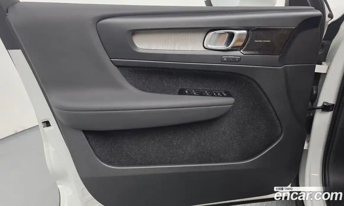 Volvo XC40 2021 2.0 автомат (гидро), фото 27