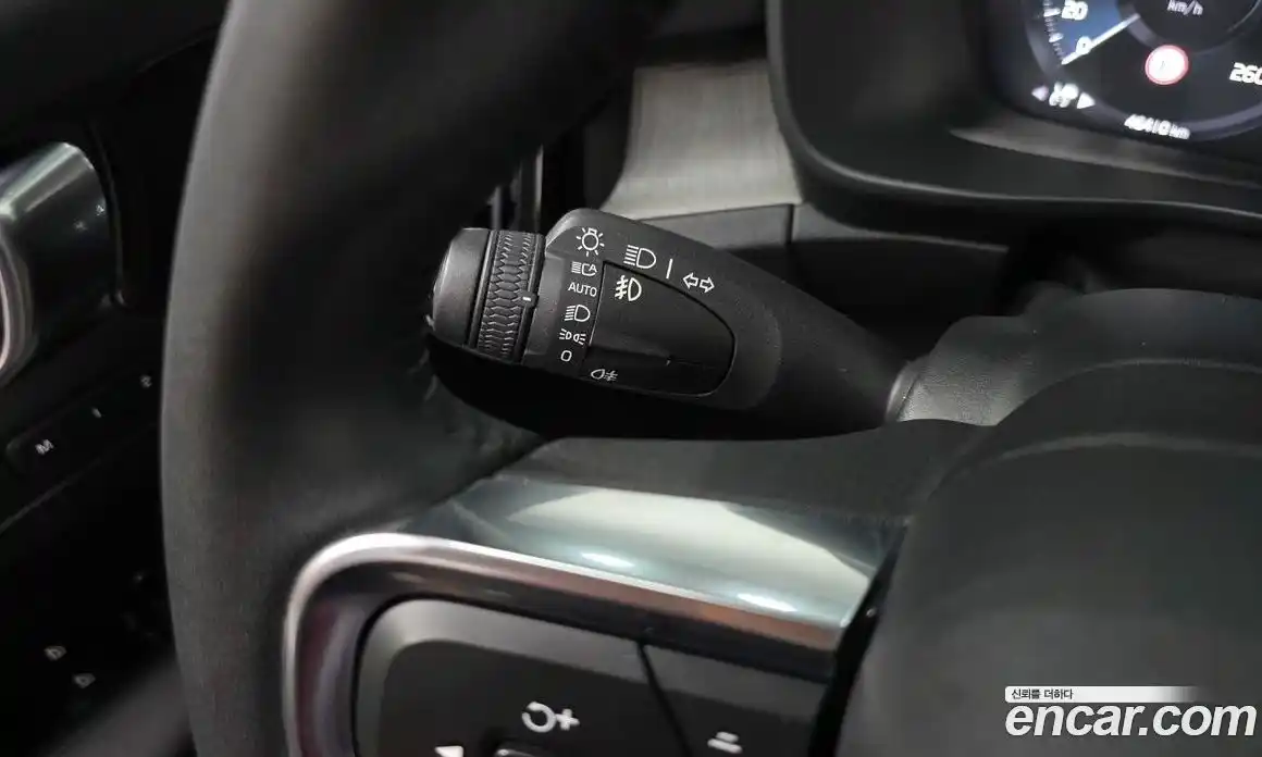 Volvo XC40 2021 2.0 автомат (гидро), фото 28