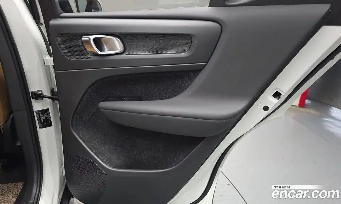 Volvo XC40 2021 2.0 автомат (гидро), фото 32