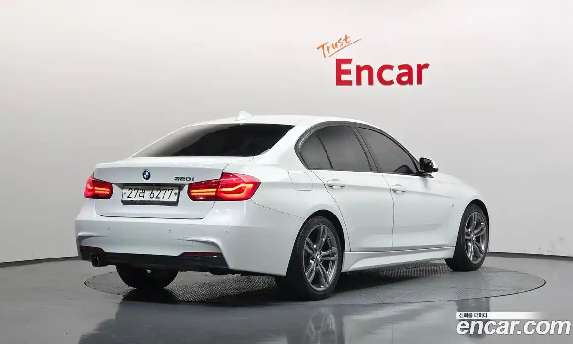 BMW 3-Series 2018 2.0 гидро, фото 2