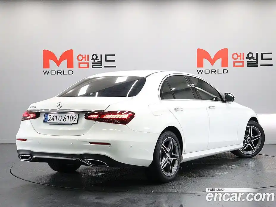 Mercedes-Benz E-Class 2023 2.0 гидро, фото 4