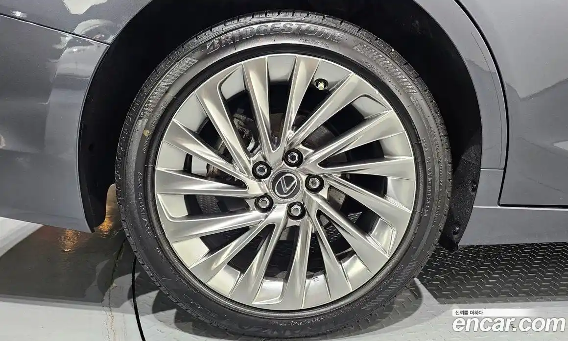 Lexus ES 2022 2.5 гидро, фото 5