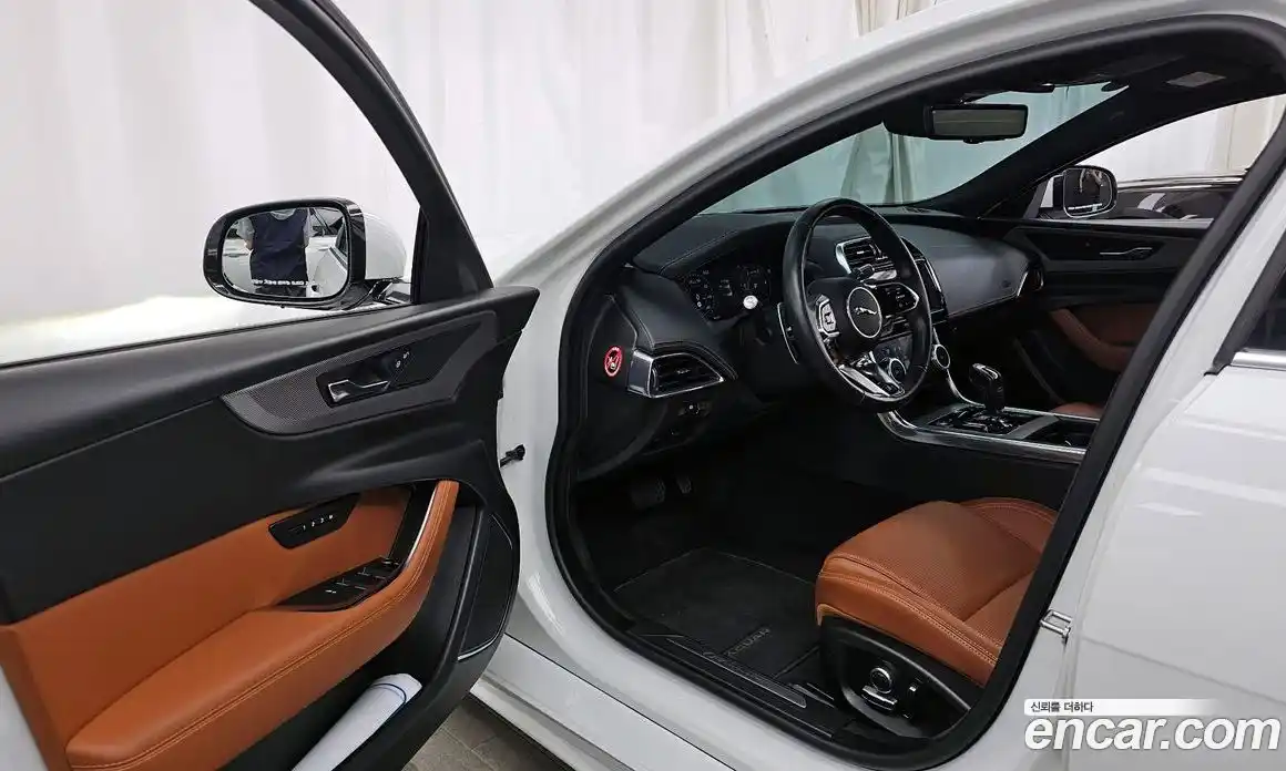 Jaguar XE 2020 2.0 гидро, фото 13