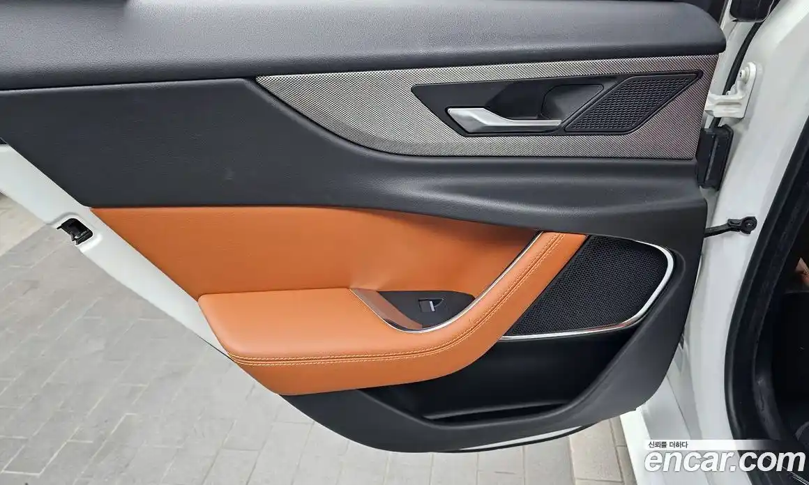 Jaguar XE 2020 2.0 гидро, фото 15
