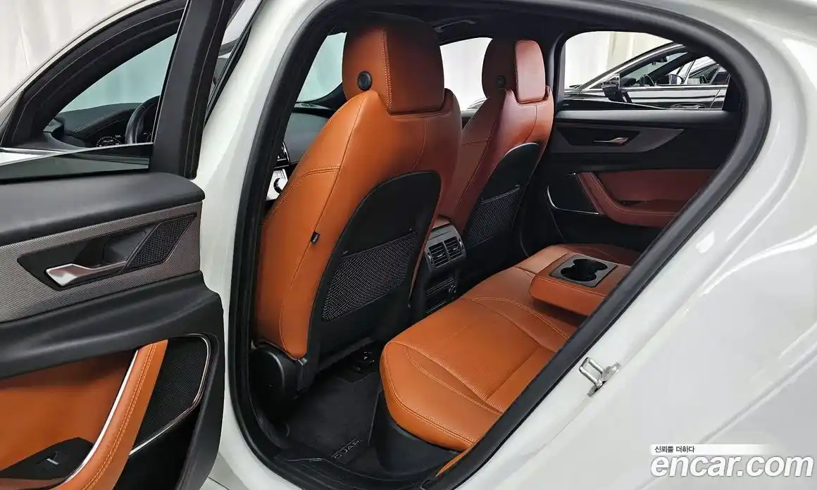 Jaguar XE 2020 2.0 гидро, фото 16