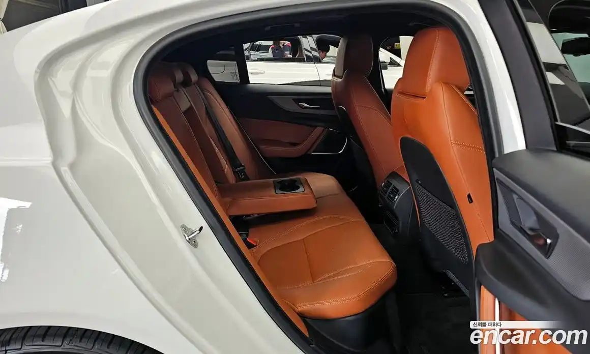 Jaguar XE 2020 2.0 гидро, фото 18