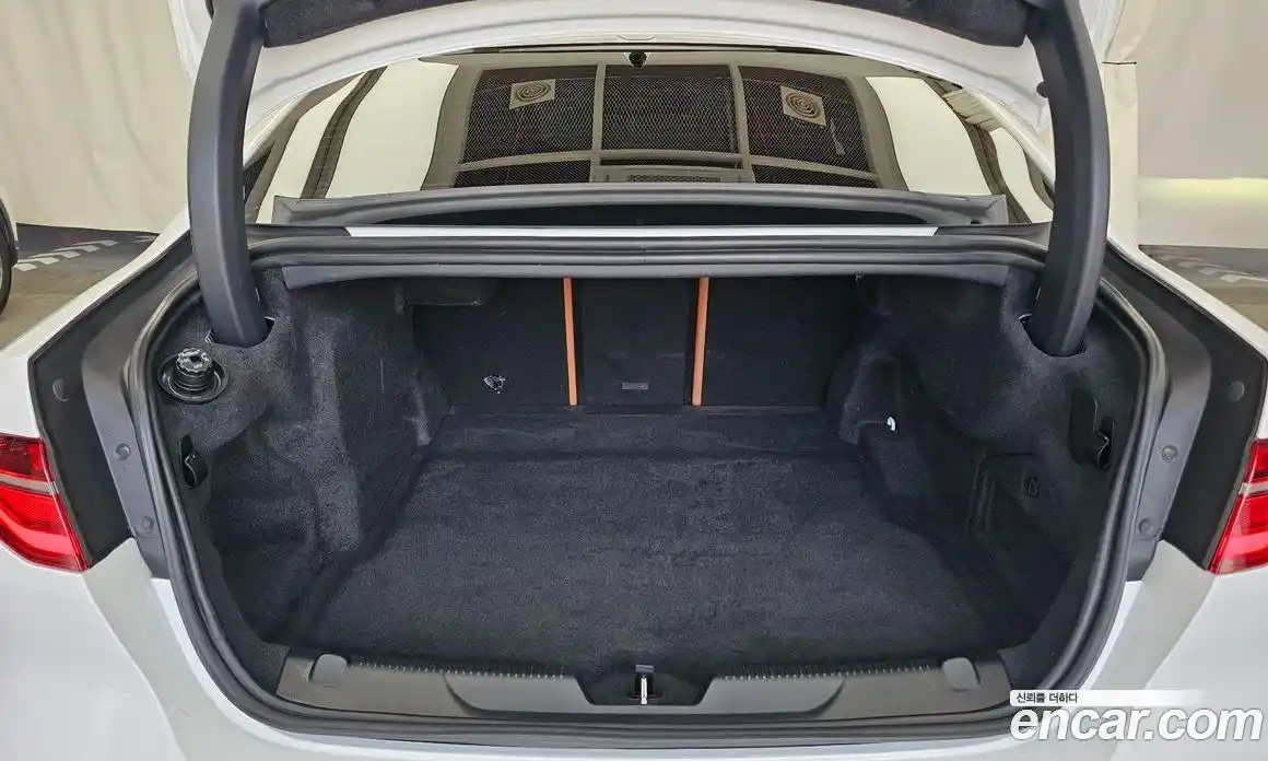Jaguar XE 2020 2.0 гидро, фото 26