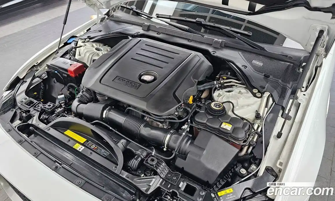 Jaguar XE 2020 2.0 гидро, фото 6