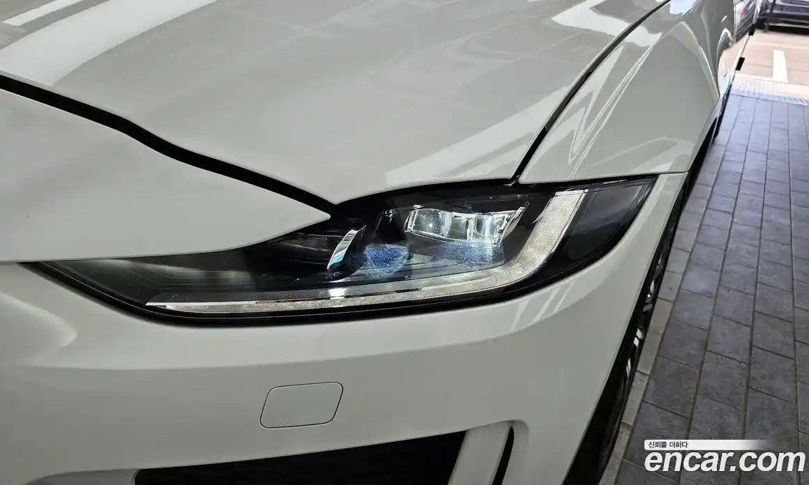 Jaguar XE 2020 2.0 гидро, фото 8