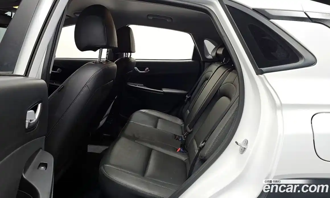 Hyundai Kona 2022 1.6 автомат (гидро), фото 12
