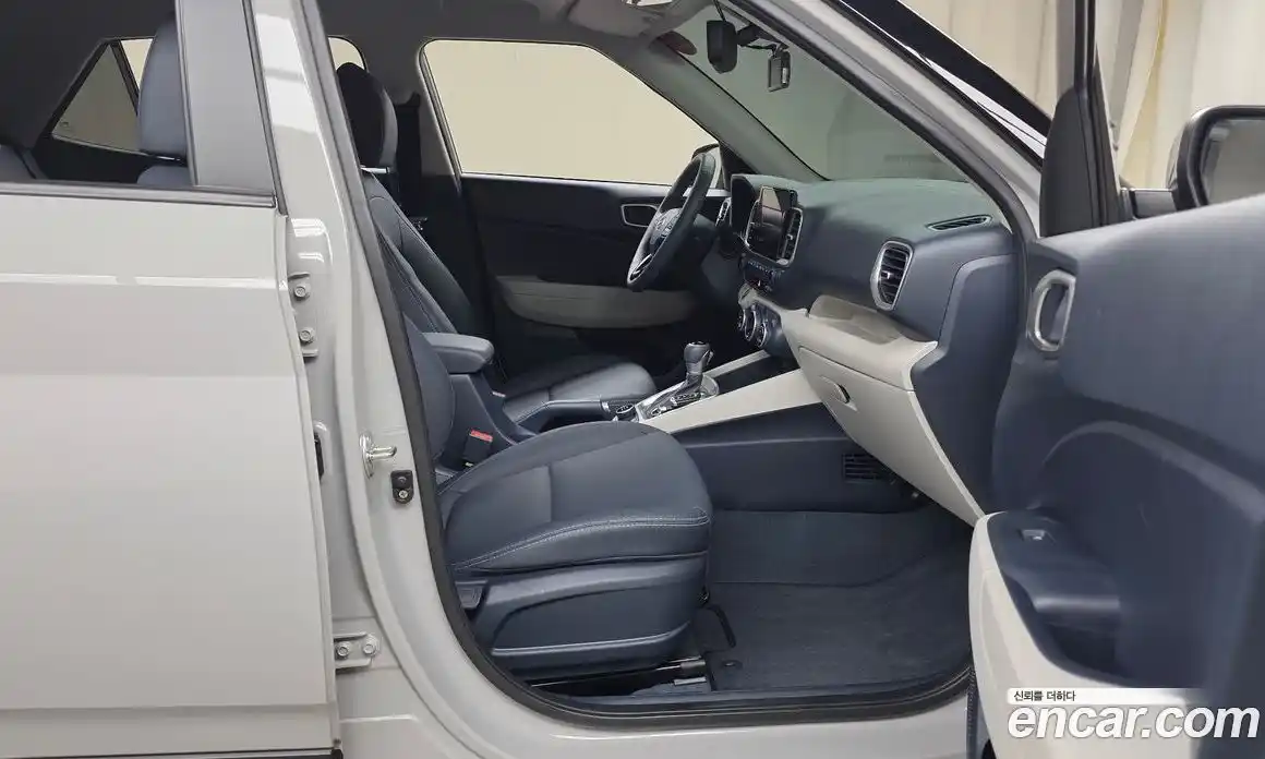 Hyundai Venue 2024 1.6 автомат (гидро), фото 17