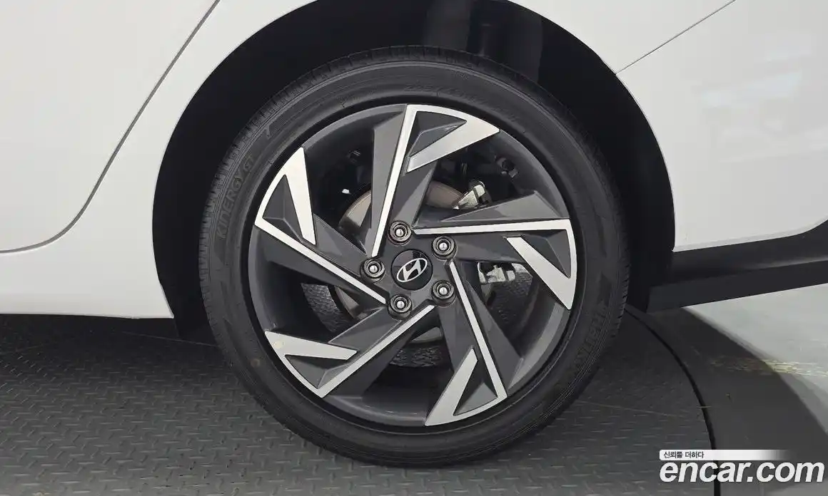 Hyundai Avante 2025 1.6 автомат (гидро), фото 7