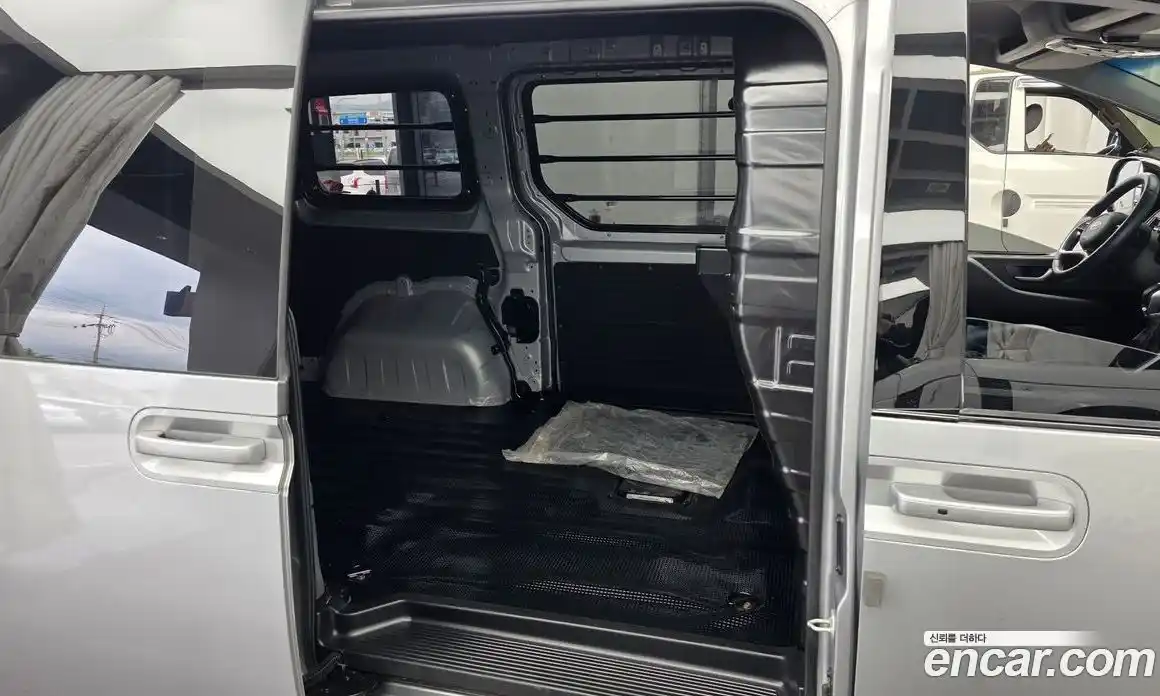Hyundai Staria 2021 3.5 гидро, фото 18