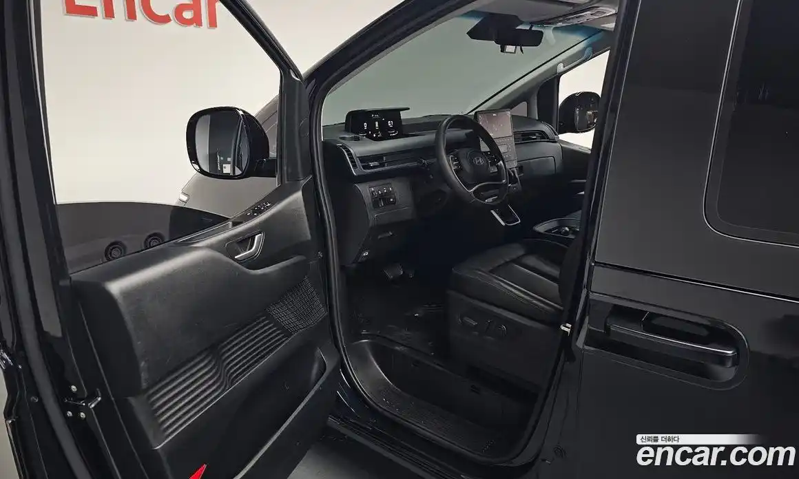 Hyundai Staria 2024 2.2 гидро, фото 13