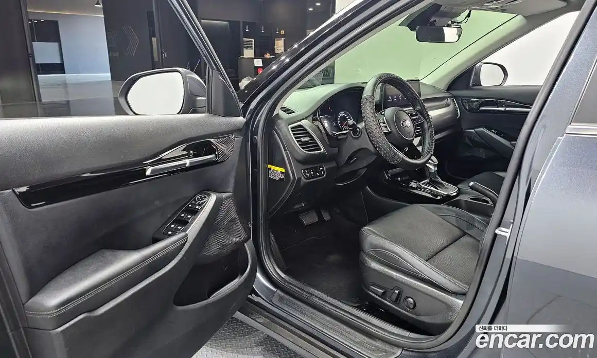 Kia Seltos 2020 1.6 автомат (гидро), фото 13