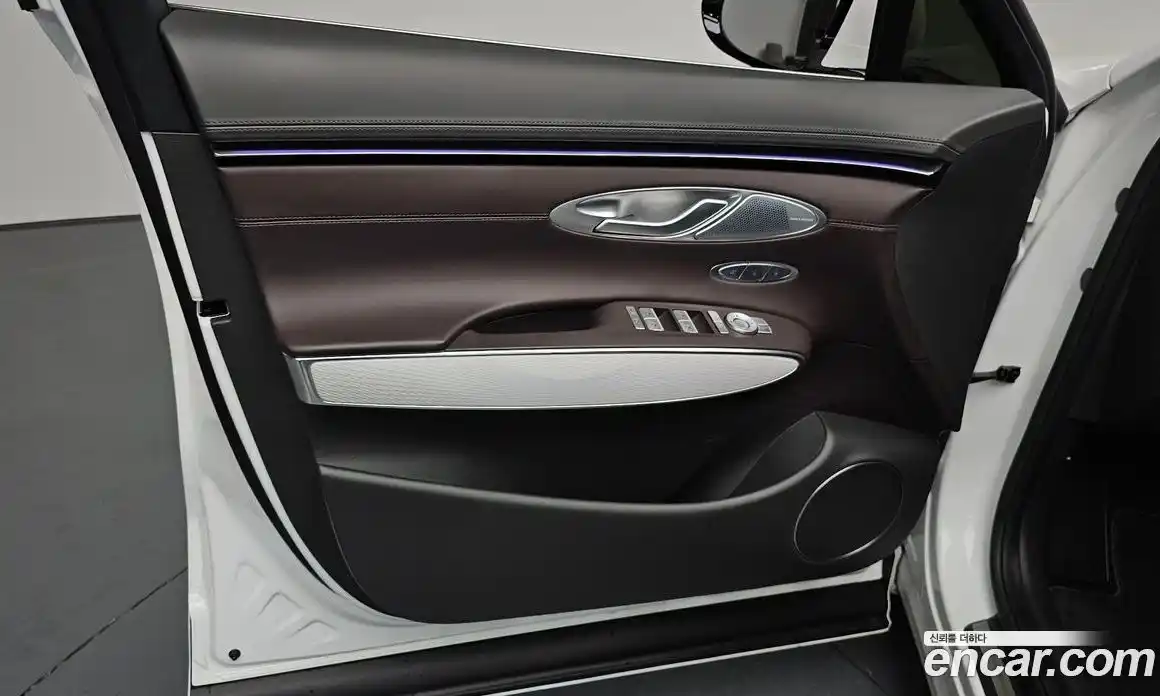 Genesis GV70 2024 2.5 гидро, фото 13