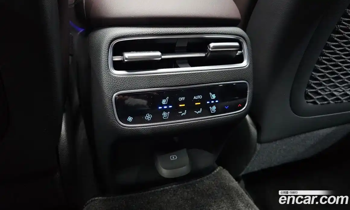Genesis GV70 2024 2.5 гидро, фото 24
