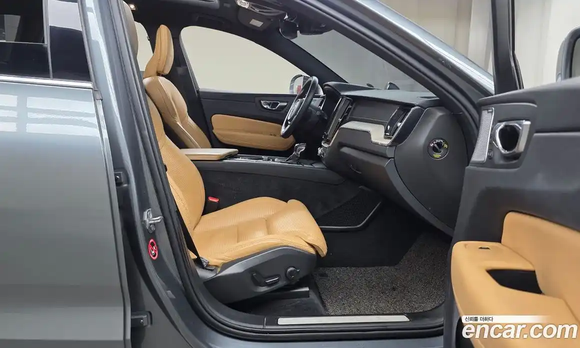 Volvo XC60 2019 2.0 автомат (гидро), фото 11