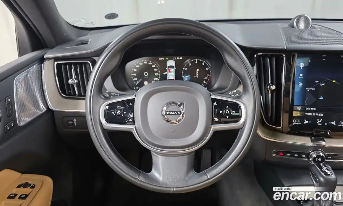 Volvo XC60 2019 2.0 автомат (гидро), фото 13