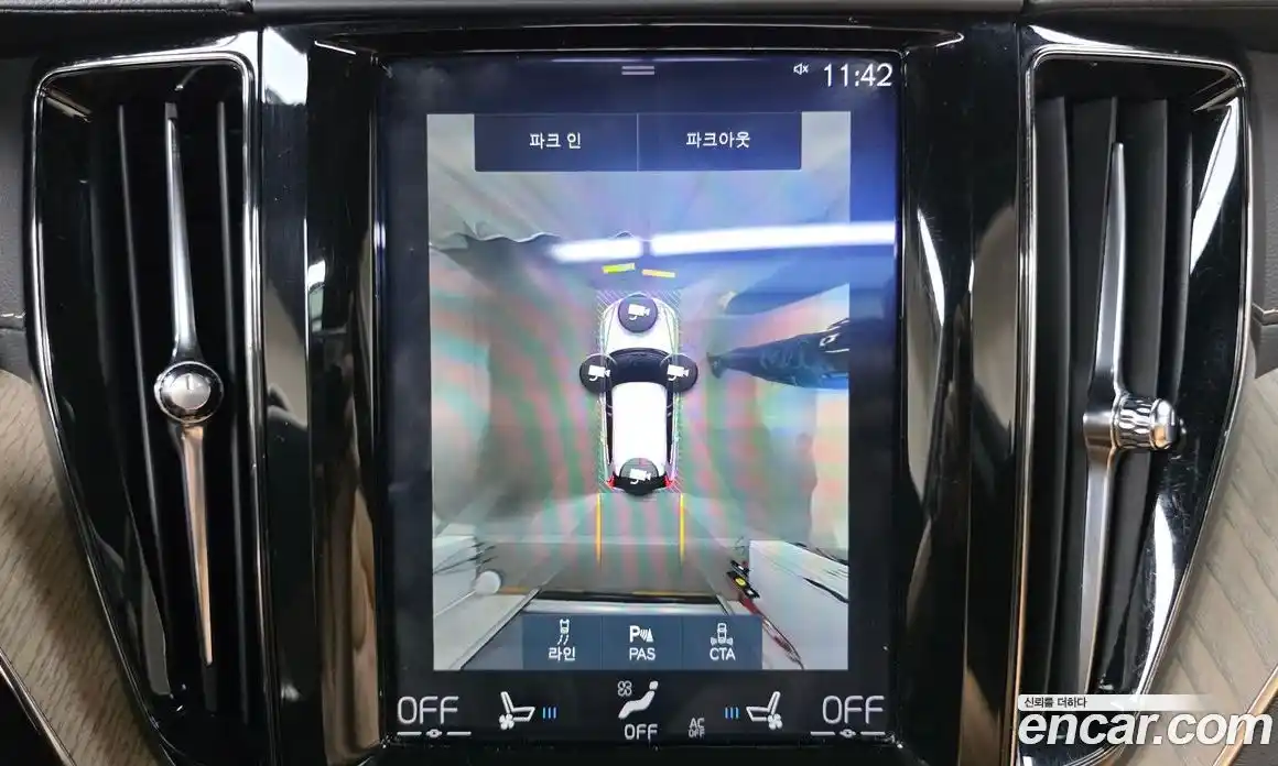 Volvo XC60 2019 2.0 автомат (гидро), фото 14