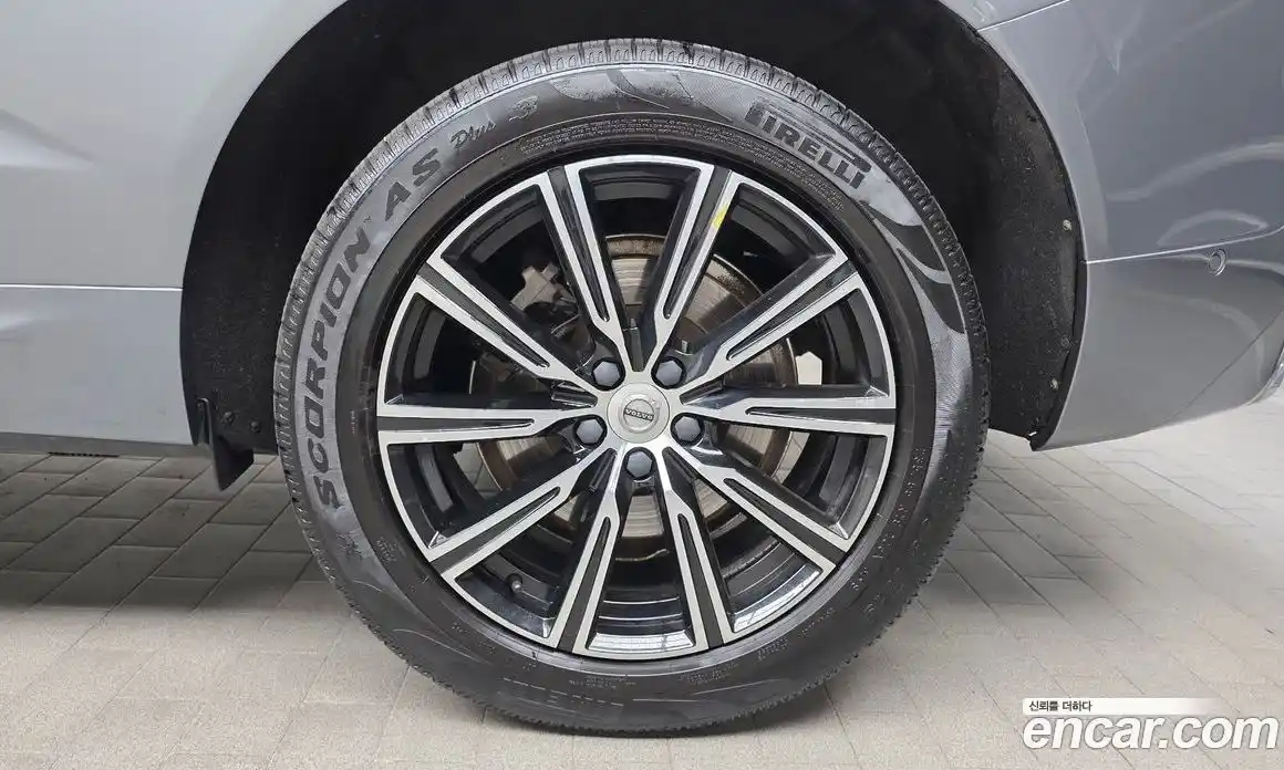 Volvo XC60 2019 2.0 автомат (гидро), фото 5