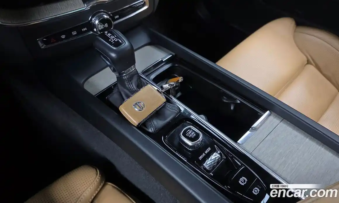 Volvo XC60 2019 2.0 автомат (гидро), фото 9
