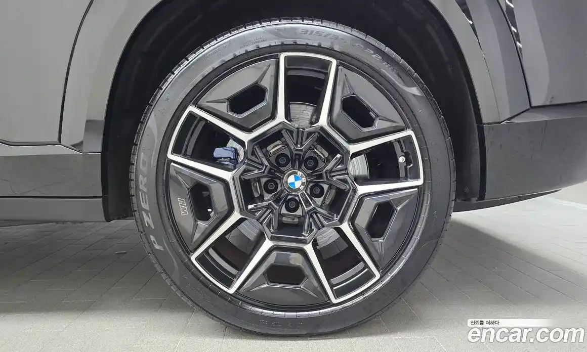 BMW XM 2024 4.4 автомат (гидро), фото 7