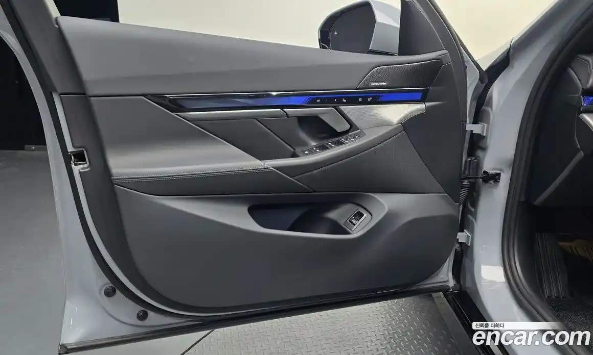 BMW 5 серия 2025 2.0 автомат (гидро), фото 13