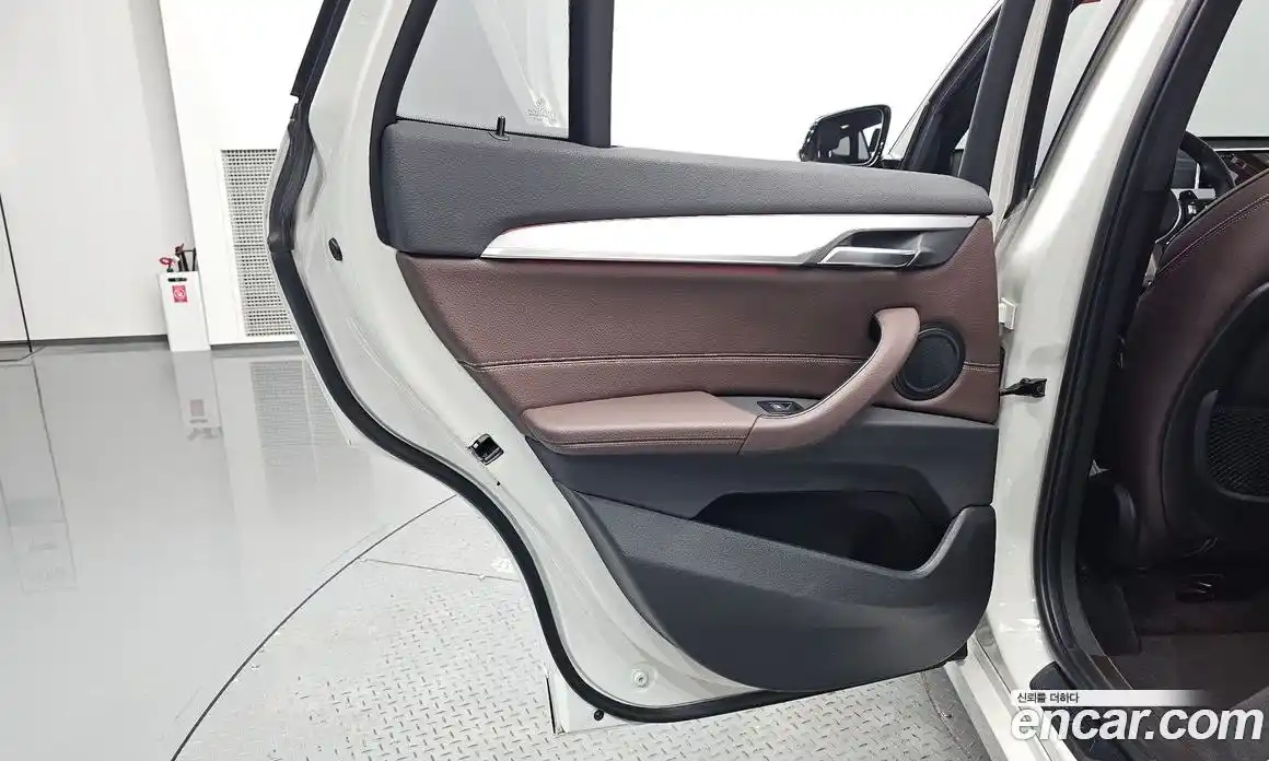 BMW X1 2022 2.0 гидро, фото 14