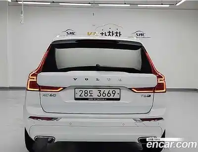 Volvo XC60 2018 2.0 автомат (гидро), миниатюра 3