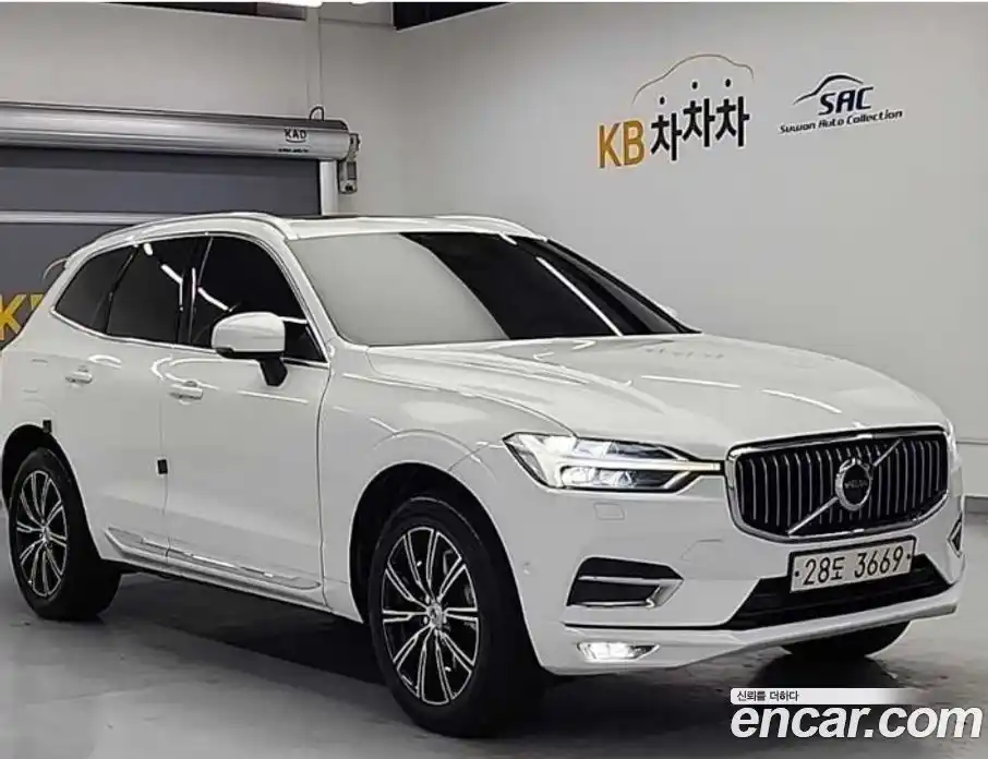 Volvo XC60 2018 2.0 автомат (гидро), фото 4
