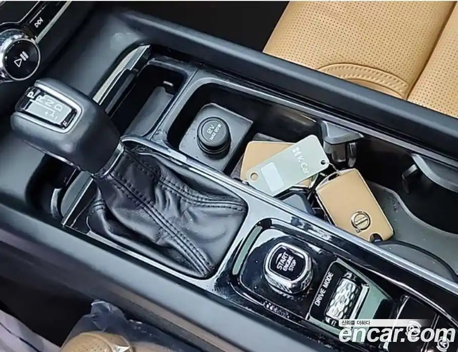 Volvo XC60 2018 2.0 автомат (гидро), фото 8