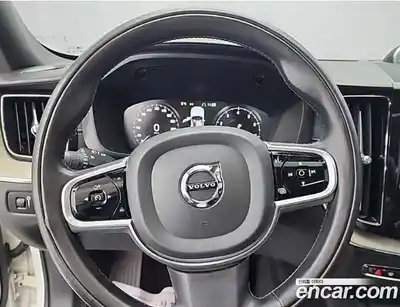 Volvo XC60 2018 2.0 автомат (гидро), миниатюра 9