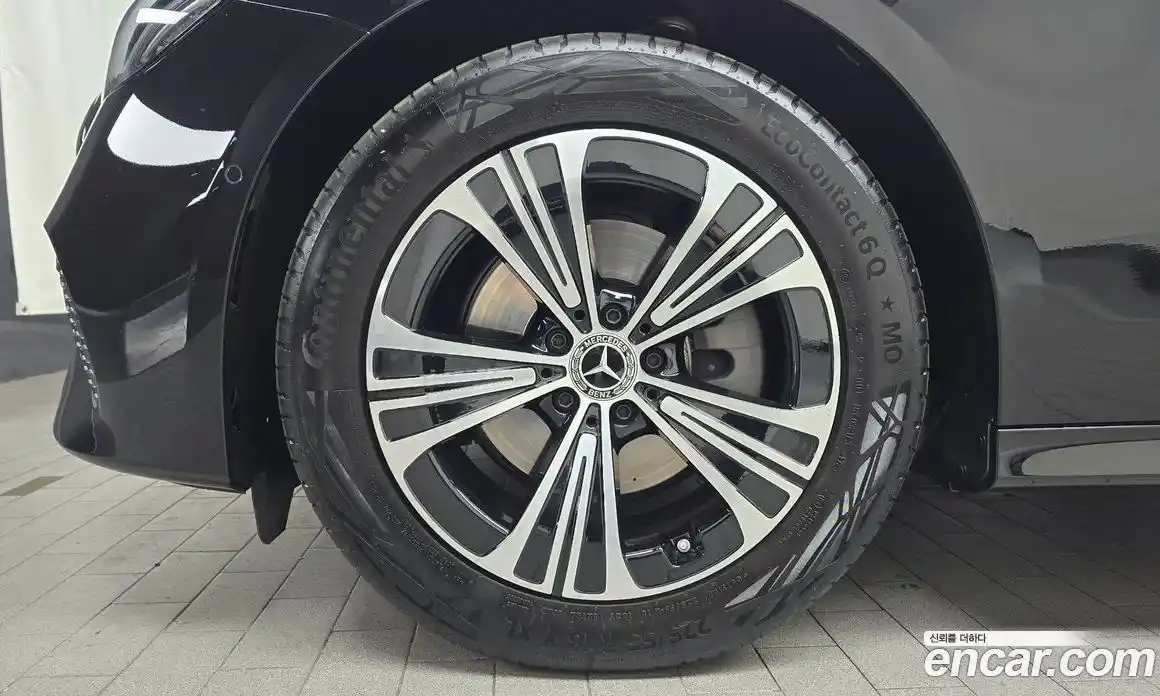 Mercedes-Benz E-Class 2025 2.0 гидро, фото 5