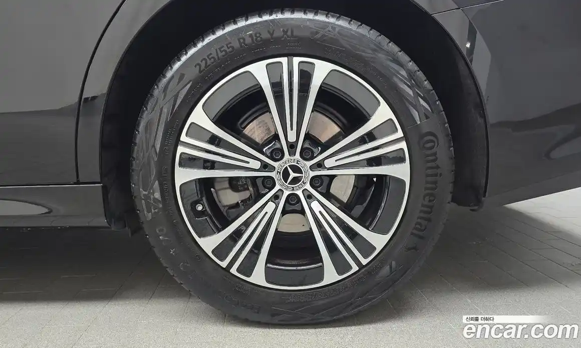 Mercedes-Benz E-Class 2025 2.0 гидро, фото 7