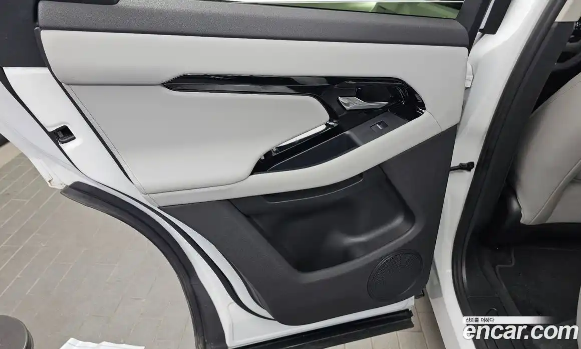 Land Rover Range Rover Evoque 2024 2.0 автомат (гидро), фото 15