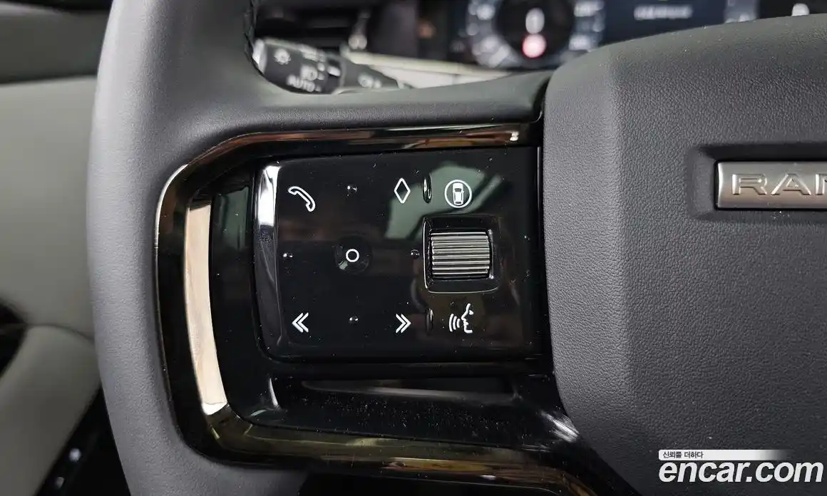 Land Rover Range Rover Evoque 2024 2.0 автомат (гидро), фото 16
