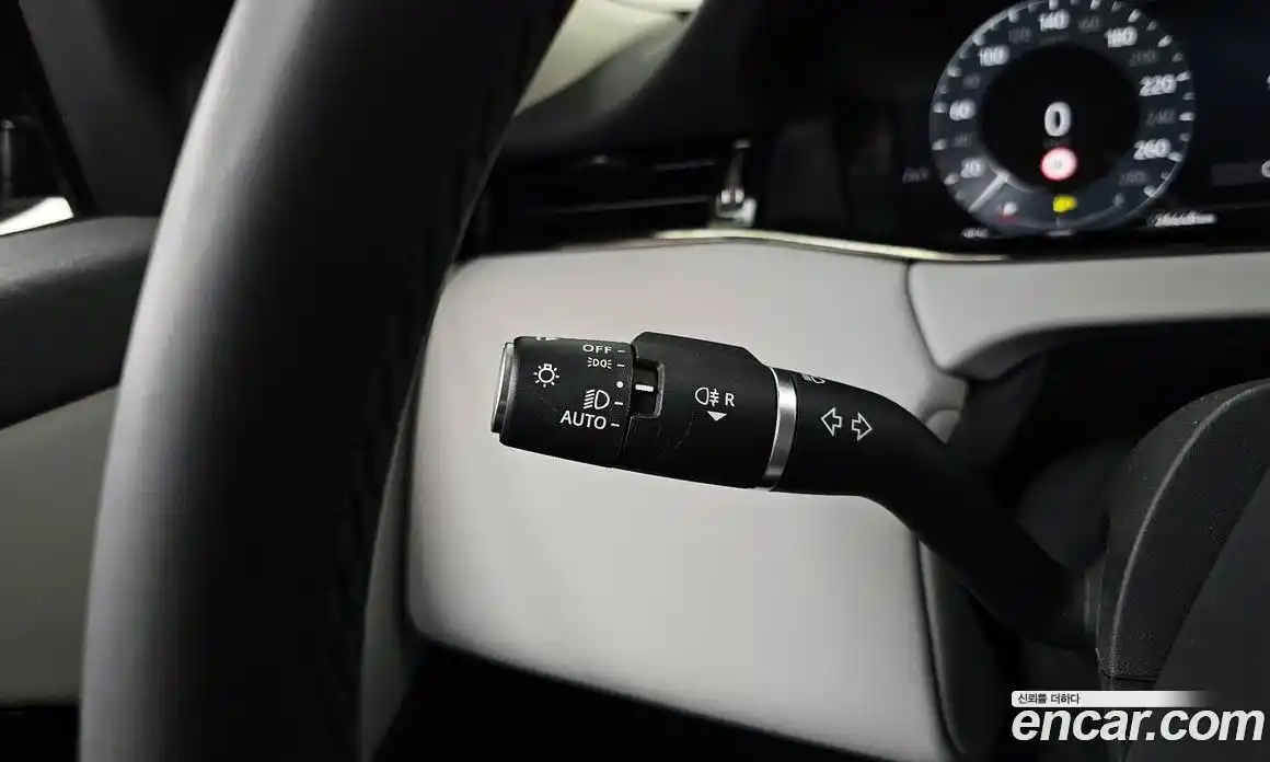 Land Rover Range Rover Evoque 2024 2.0 автомат (гидро), фото 33