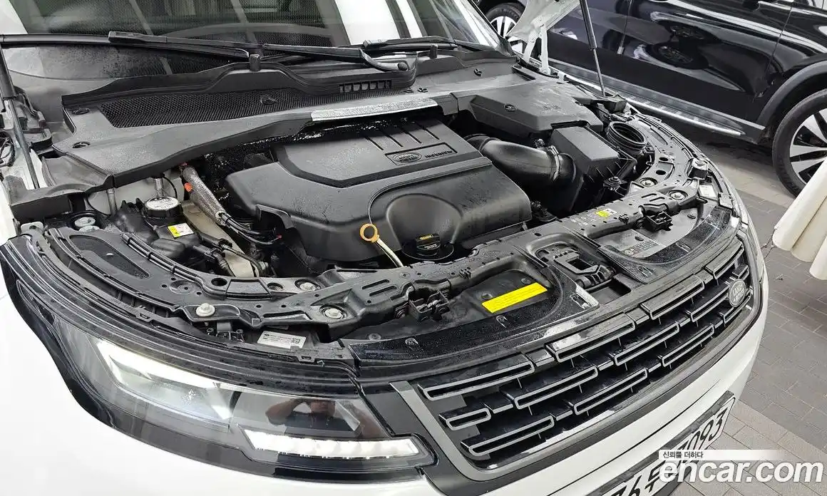 Land Rover Range Rover Evoque 2024 2.0 автомат (гидро), фото 6