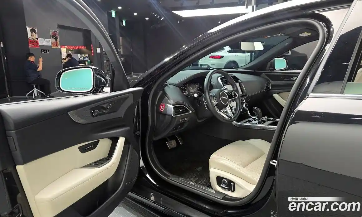 Jaguar XE 2020 2.0 гидро, фото 13